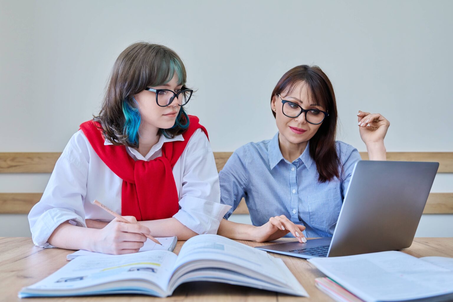 Self-Learning Vs Formal Education: What's the Best Way to Acquire Knowledge?